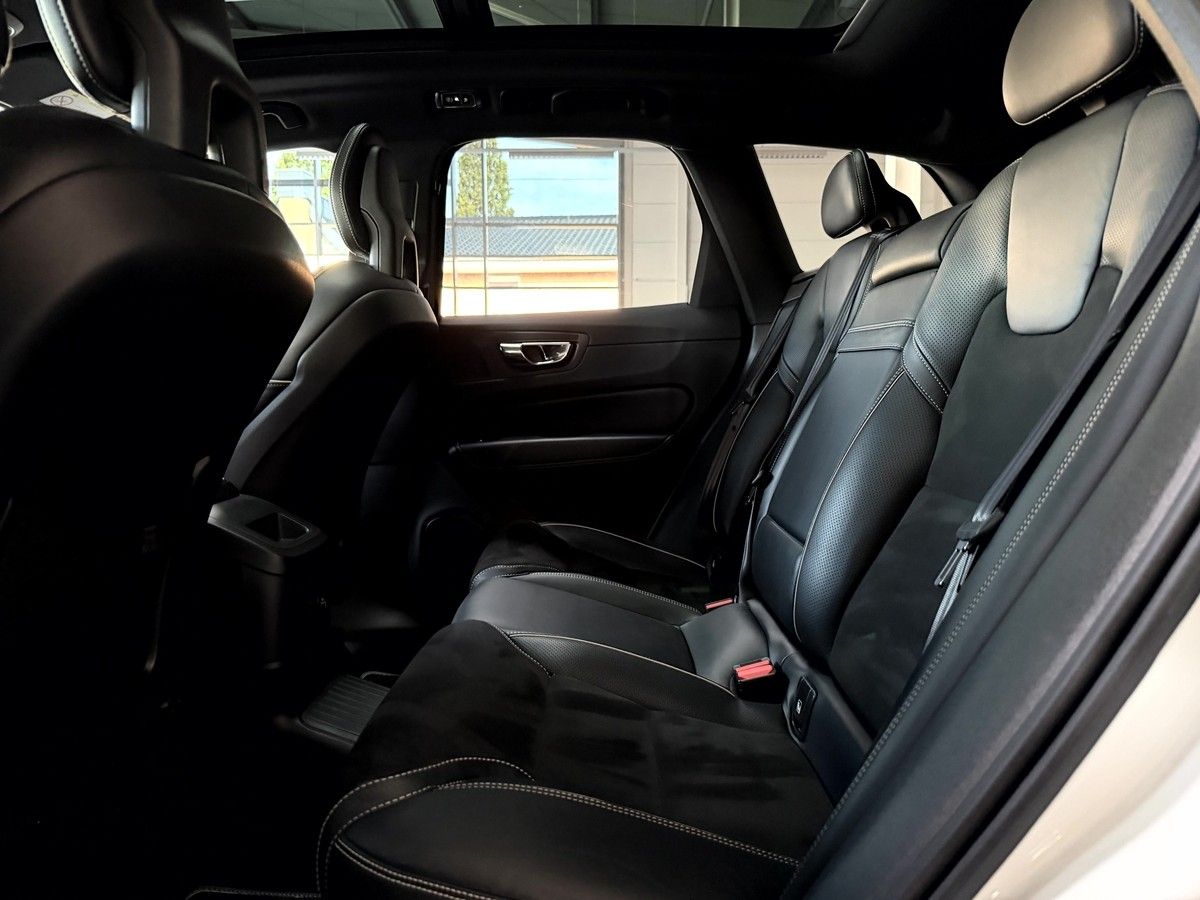 Volvo XC60 T8 AWD R-Design Pano ACC HUD AHK Standhzg foto 11
