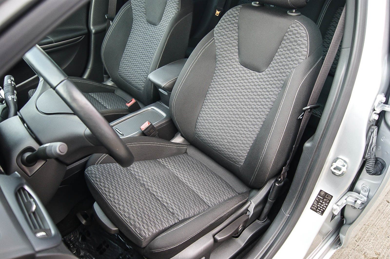 Fahrzeugabbildung Opel Astra K 1.4 Turbo ST Business LED KAMERA WINTER