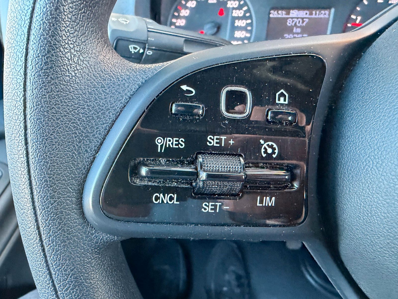 Fahrzeugabbildung Mercedes-Benz Sprinter 215 CDI DoKa Klima AHK