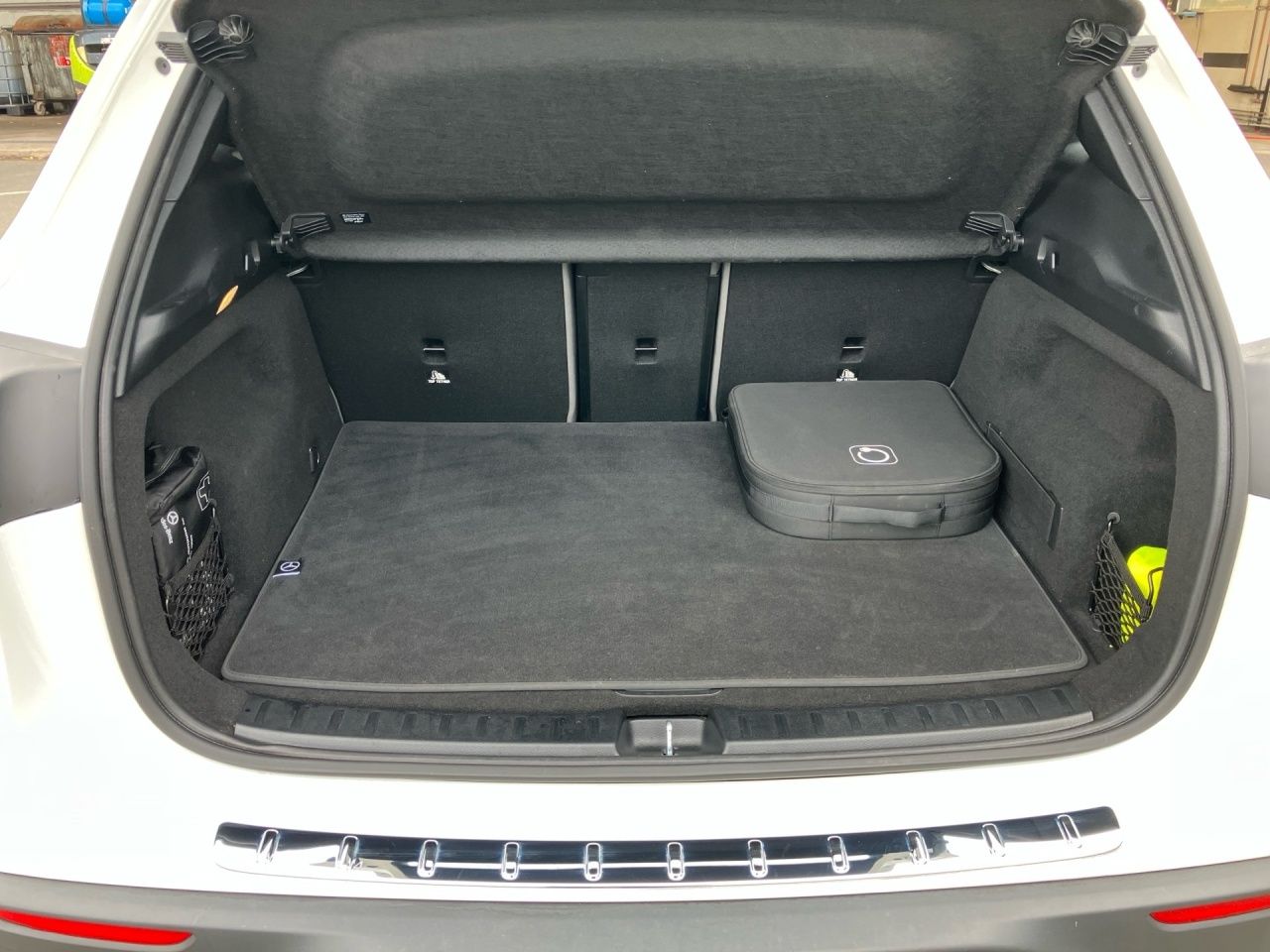 Fahrzeugabbildung Mercedes-Benz EQA 300 4M EDITION+360+DISTR+MEMORY+LHZ+BONUS+++