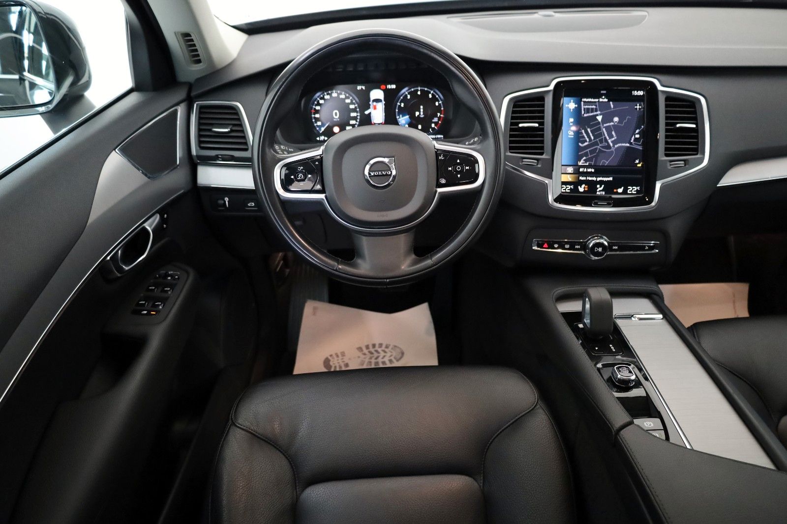 Fahrzeugabbildung Volvo XC90 Momentum Pro AWD,Leder,Navi,SH,7Sitzer,ACC