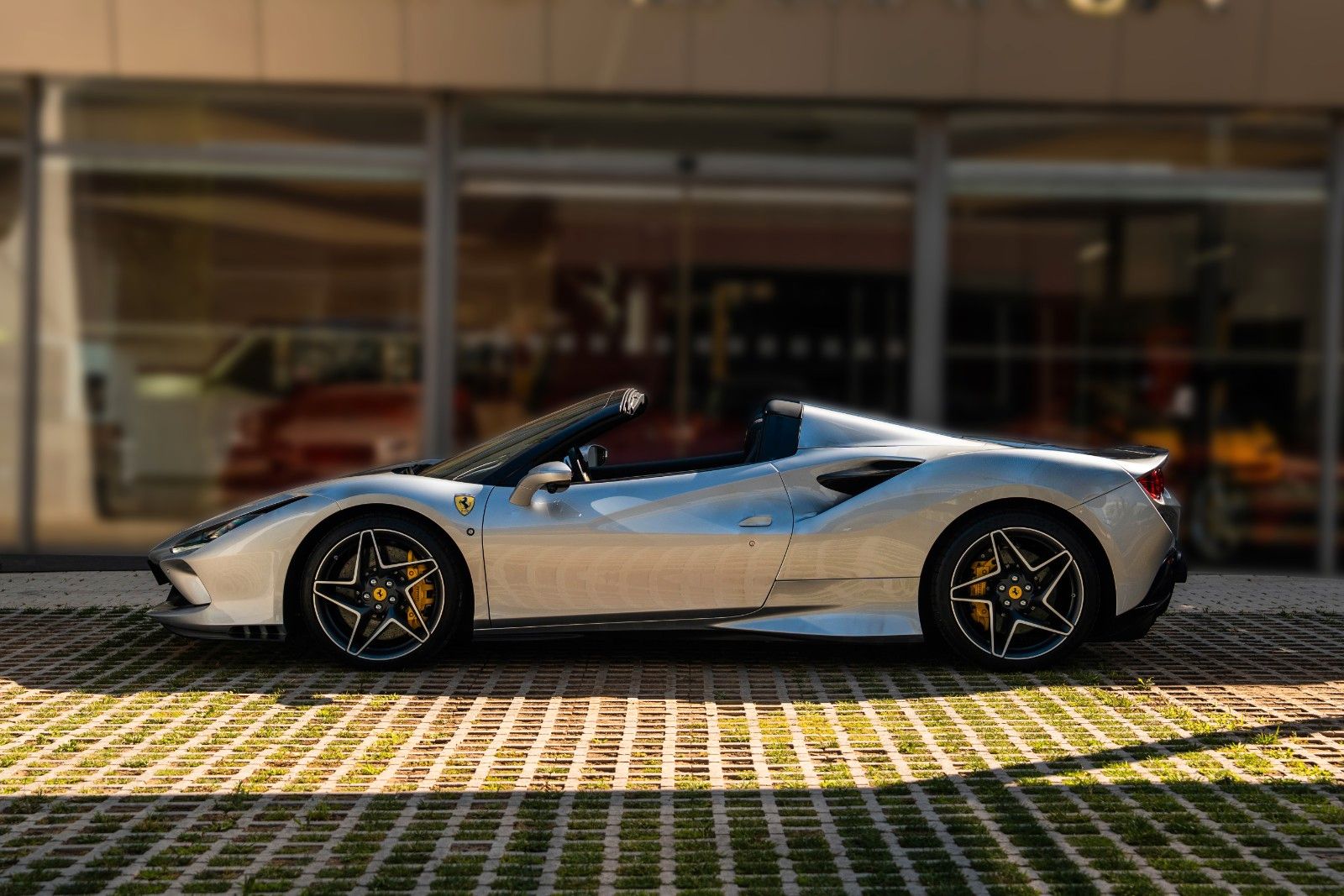 Ferrari F8 SPIDER imagem 3