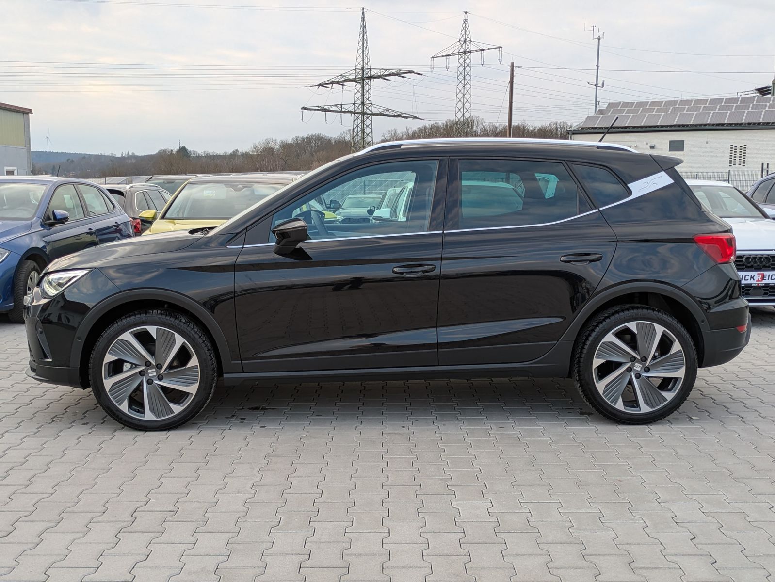 Fahrzeugabbildung SEAT Arona 1.5 TSI FR DSG AHK*ACC*LED*APP*DAB*KAMERA