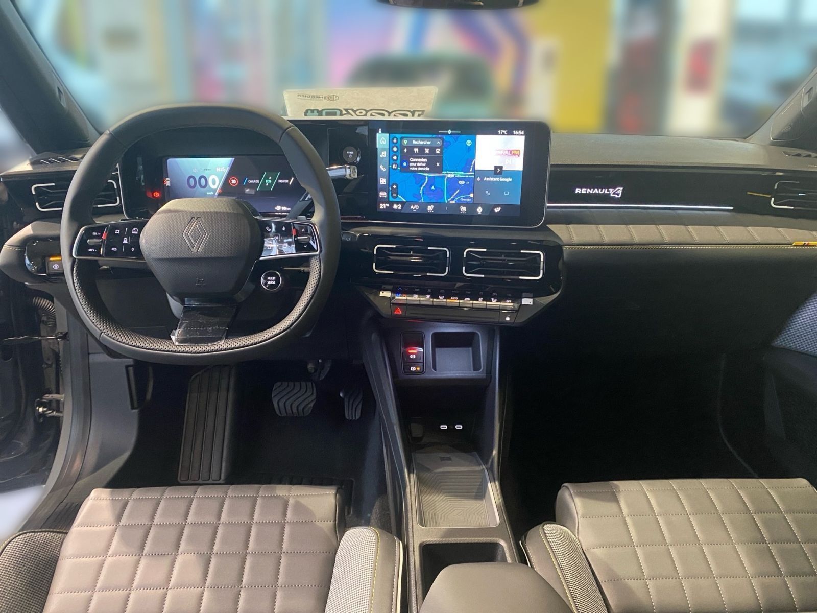 Fahrzeugabbildung Renault 4 E-Tech Electric 150 Comfort Range Iconic