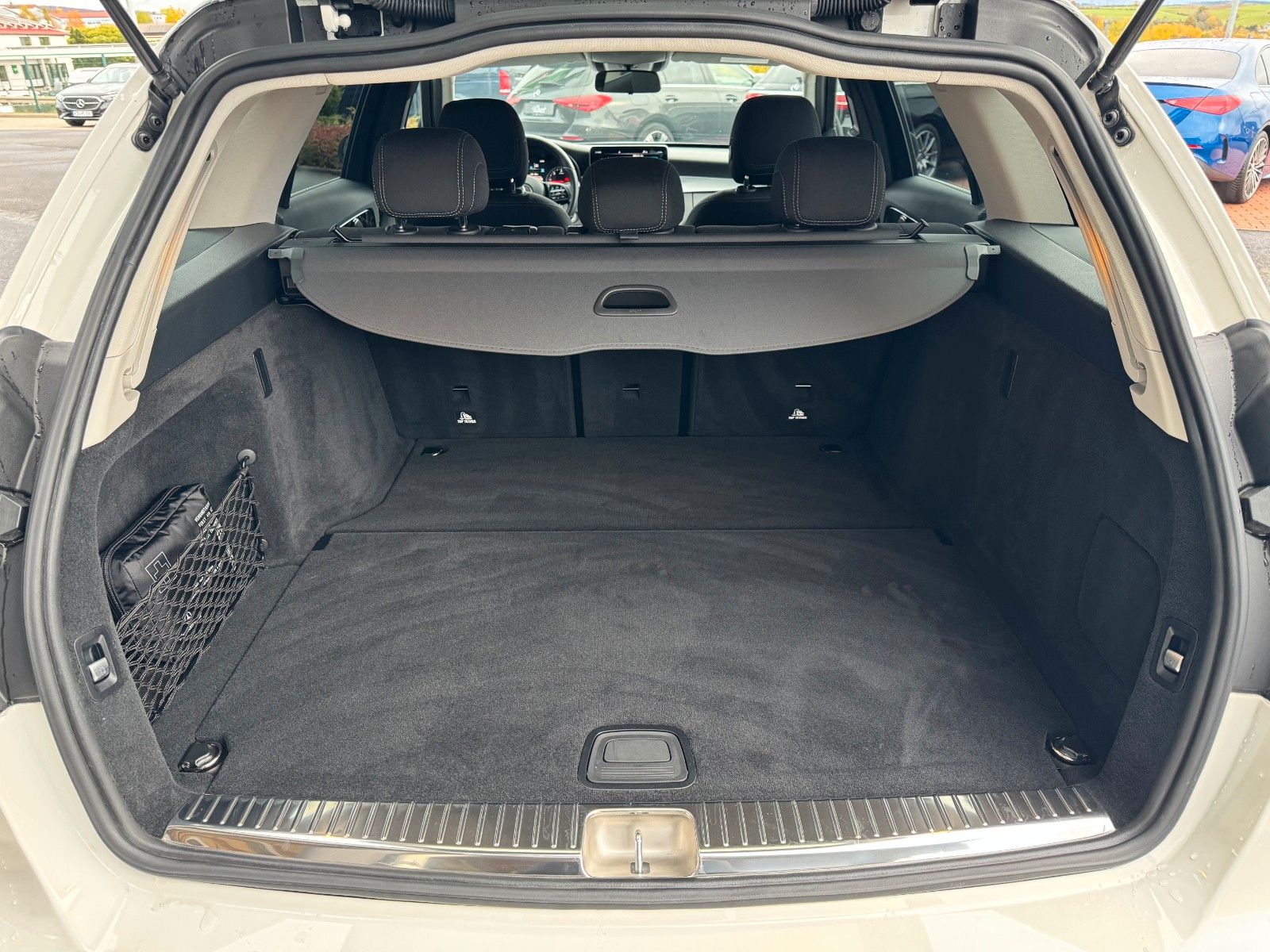 Fahrzeugabbildung Mercedes-Benz C 180d T LED+RKamera+SHZ+DAB