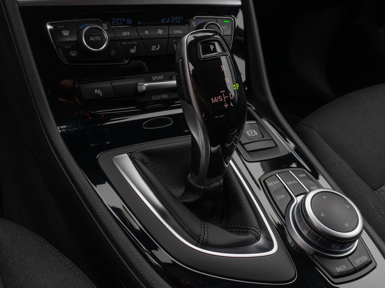 Fahrzeugabbildung BMW 218d Kamera Navi HiFi AHK LED Geschwindigkeitsre