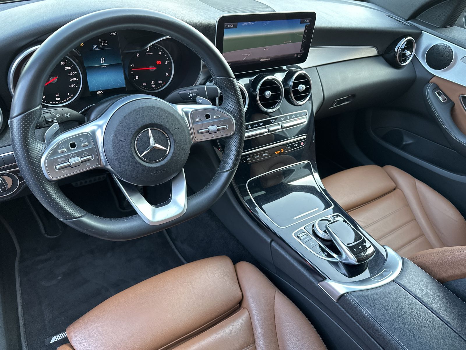 Fahrzeugabbildung Mercedes-Benz C 220d T 4M AMG-Line NAV+LED+PANO+DISTRONIC+1HD
