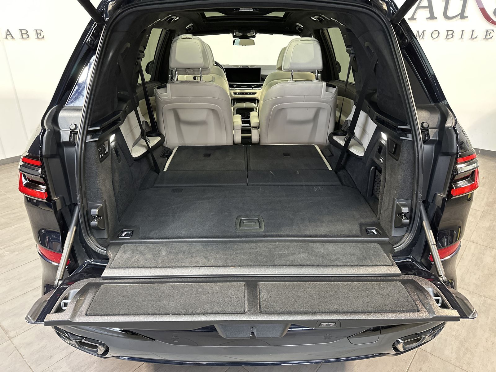 Fahrzeugabbildung BMW X7 M60i 6-Sitzer NAV+LASER+PANO+B&W+360°+ACC+1HD