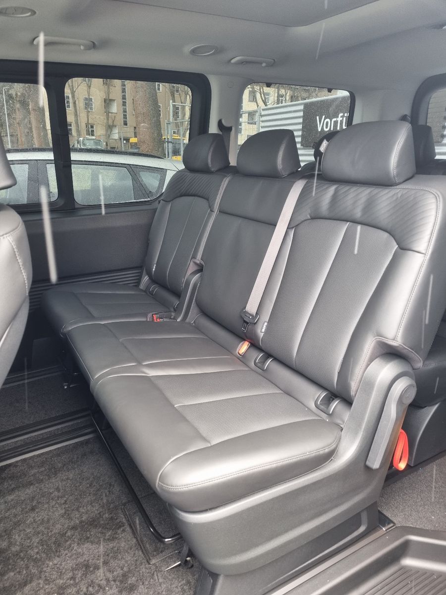 Fahrzeugabbildung Hyundai Staria 2.2 CRDi PRIME 9-Sitzer 2WD PANO ParkP.