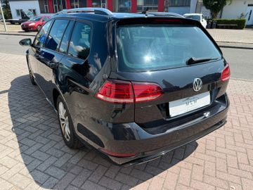 Volkswagen Golf - 10