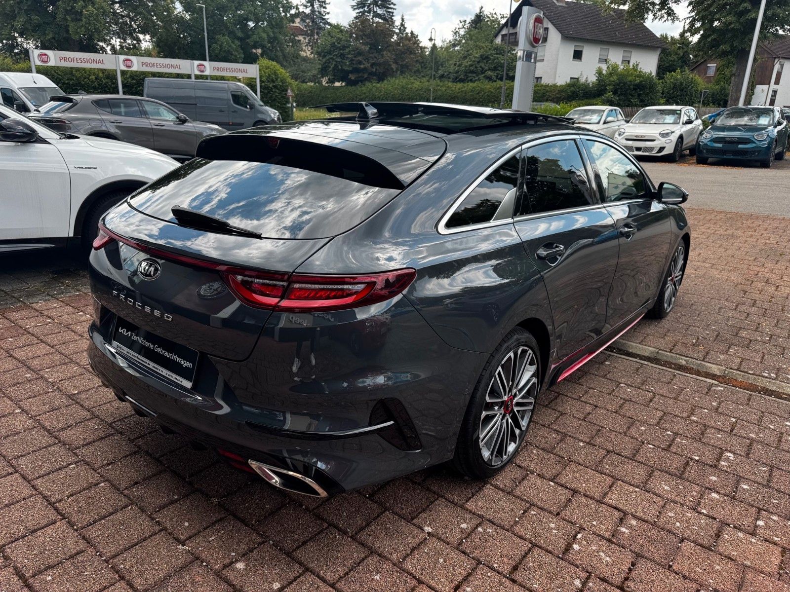 Fahrzeugabbildung Kia ProCeed GT 204PS Automatik Navi Glasdach Kamera