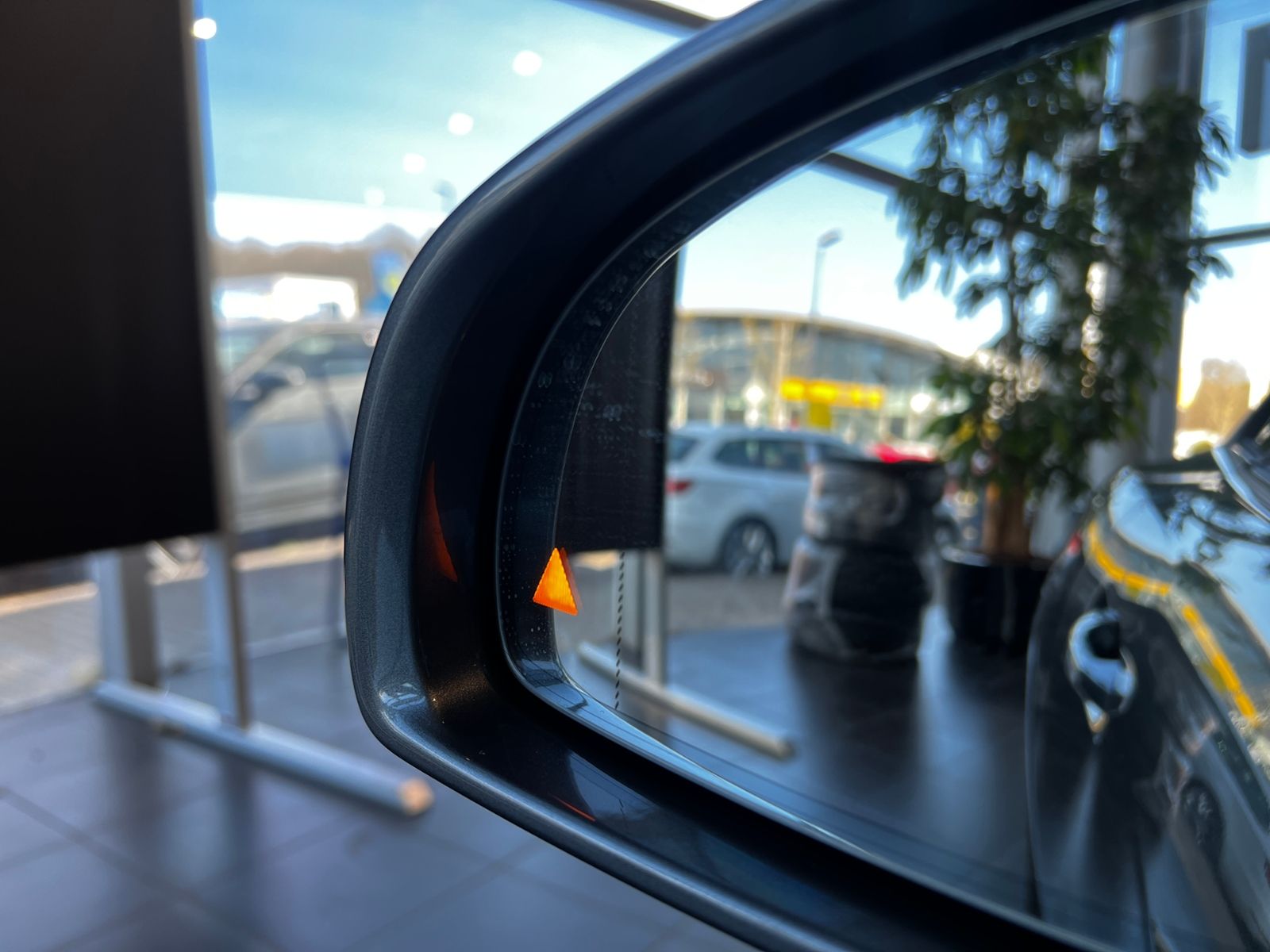 Fahrzeugabbildung Mercedes-Benz SLC 300 Memory AIRSCARF AHK LED