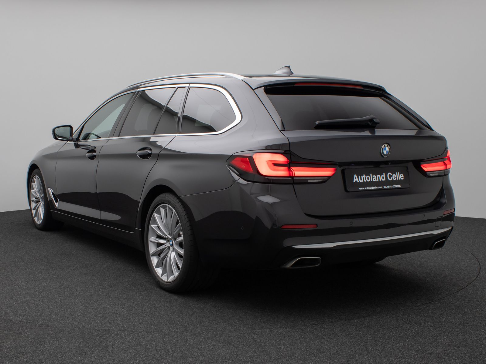 Fahrzeugabbildung BMW 530d LuxuryLine Laser HUD DAB HiFi DisKey 19Zoll