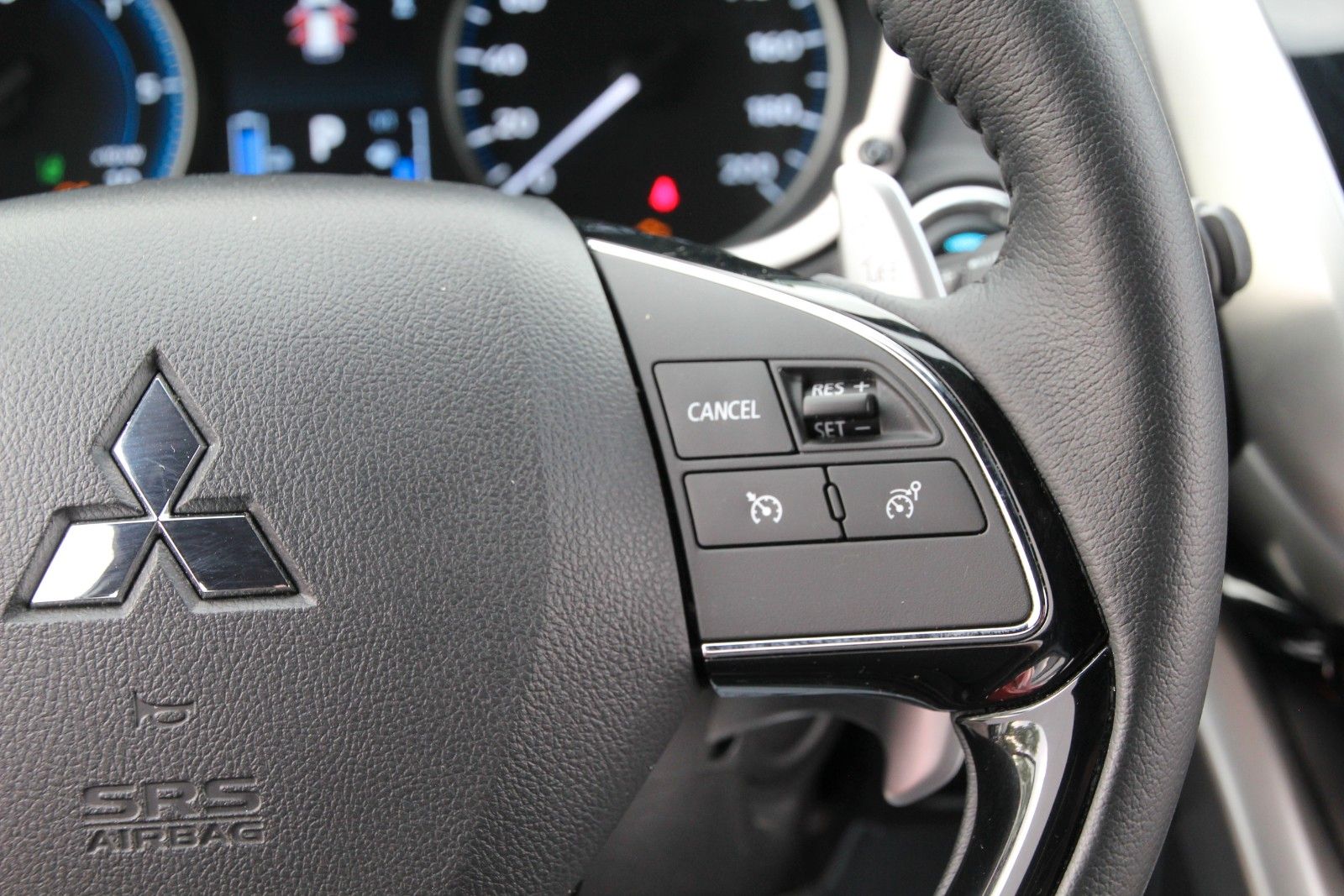 Fahrzeugabbildung Mitsubishi Eclipse Cross Plus Hybrid 4WD