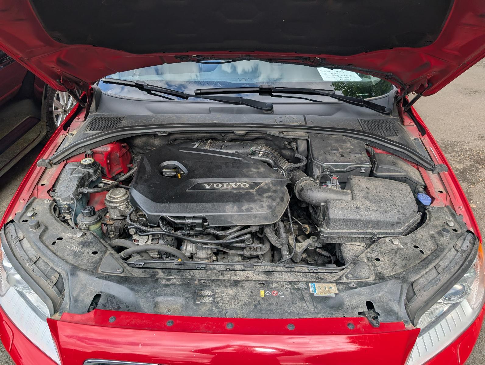 Volvo V70 2012 — photo 24