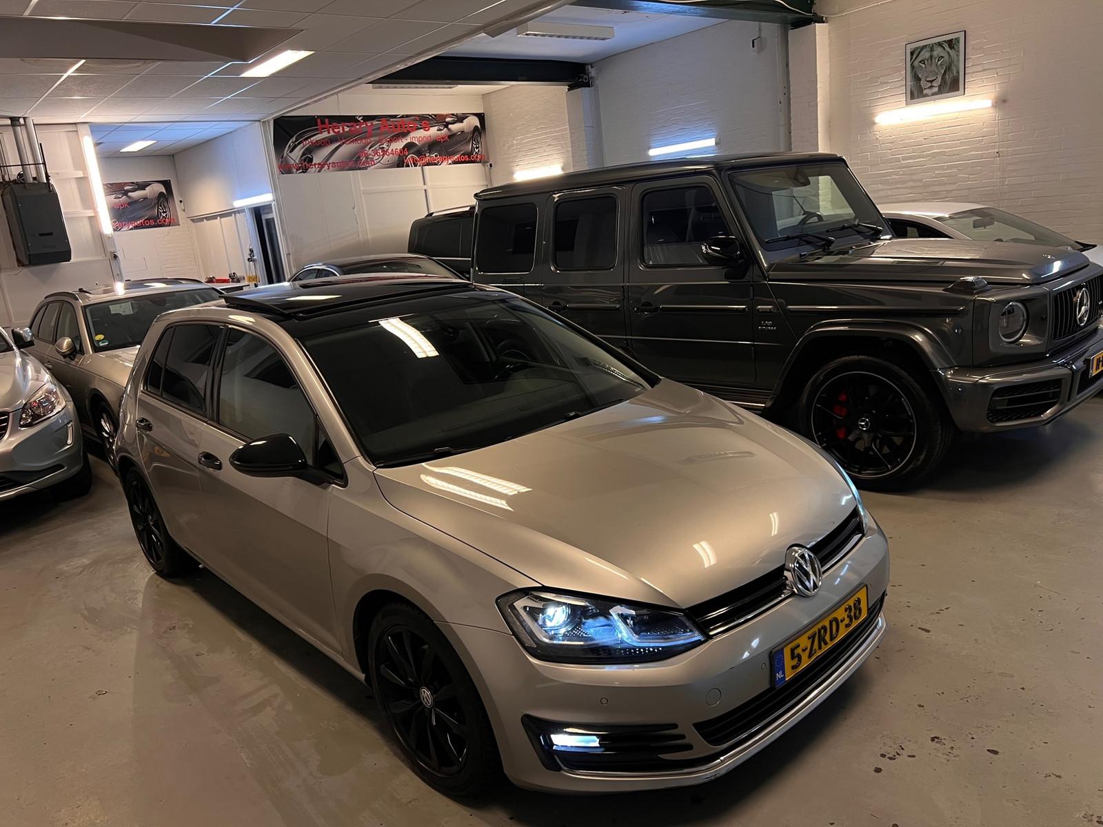 Volkswagen Golf 1.6 TDI Highline 5-DOORS DSG PANO BJ-15 EUR