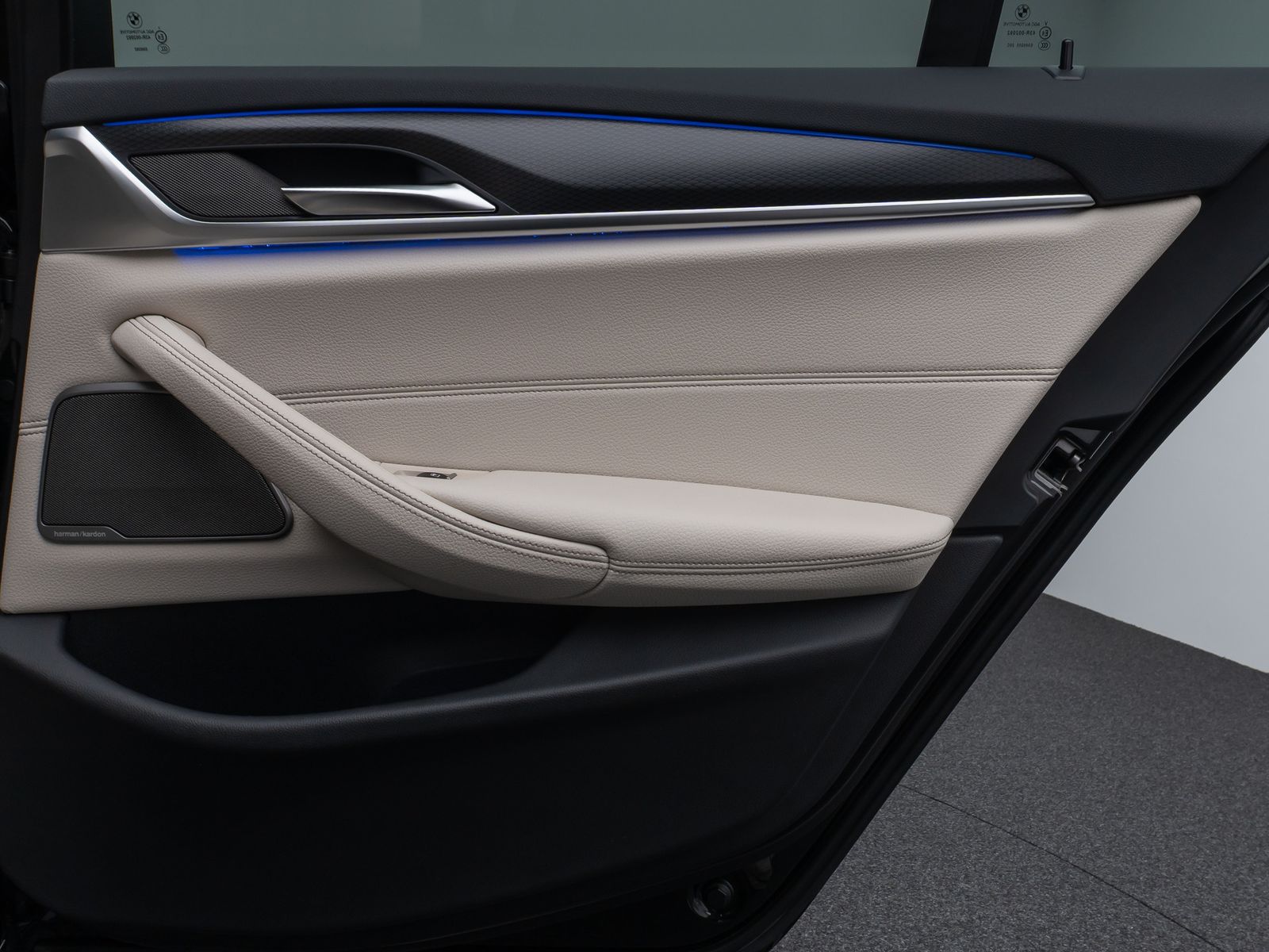 Fahrzeugabbildung BMW 540i xD M Sport Glasdach Kamera HUD DAB H/K 19"