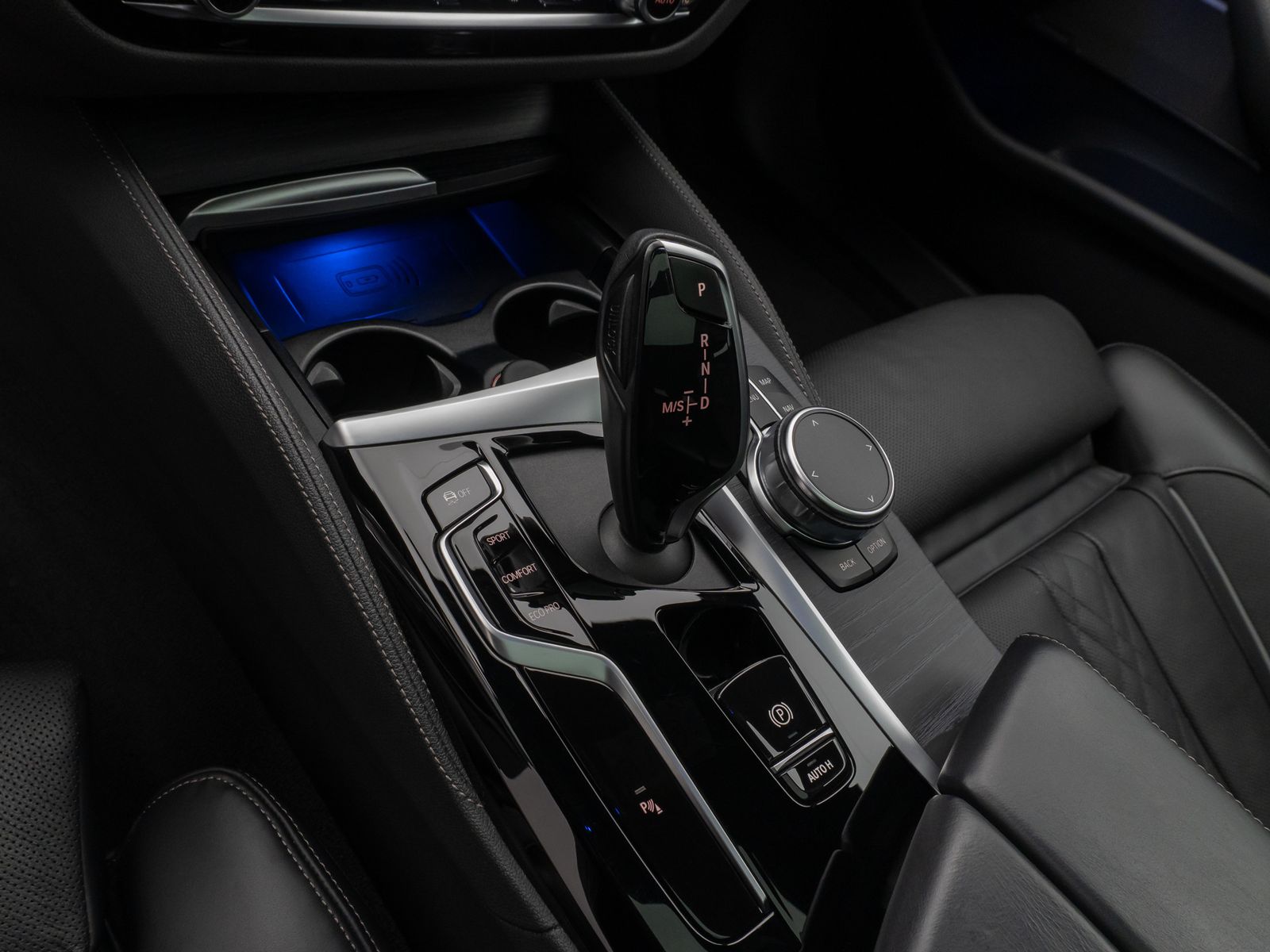 Fahrzeugabbildung BMW 540d xD LuxuryLine Panorama Laser Kamera HUD H/K