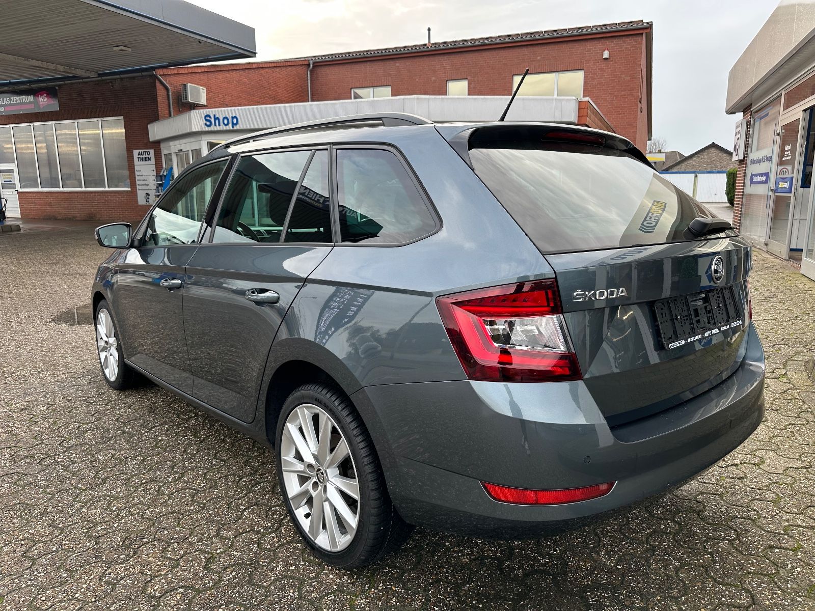 Fahrzeugabbildung SKODA Fabia Combi 1.0 TSI Style SHZG/EPH/Carplay