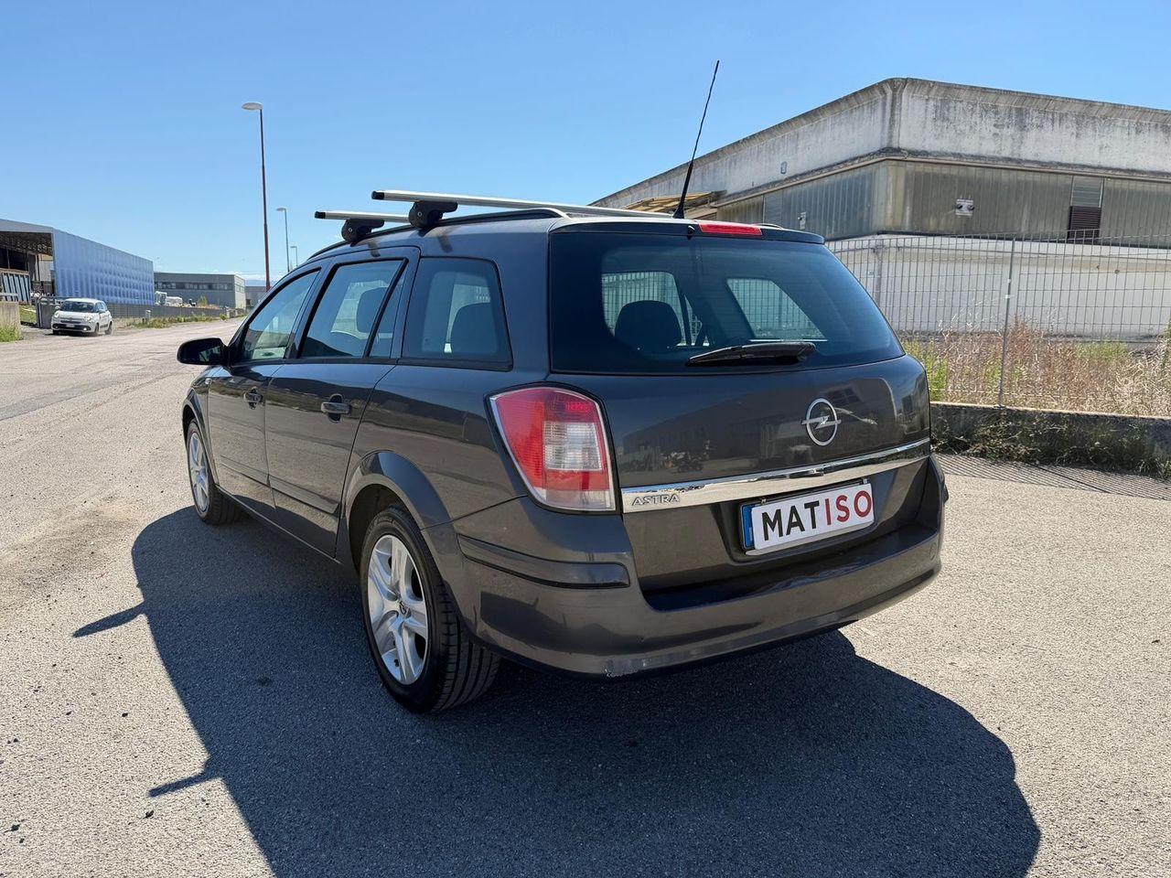 Opel Astra 2010 — photo 5