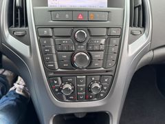 Fahrzeugabbildung Opel Astra J Sports Tourer Edition Sitzheizung PDC