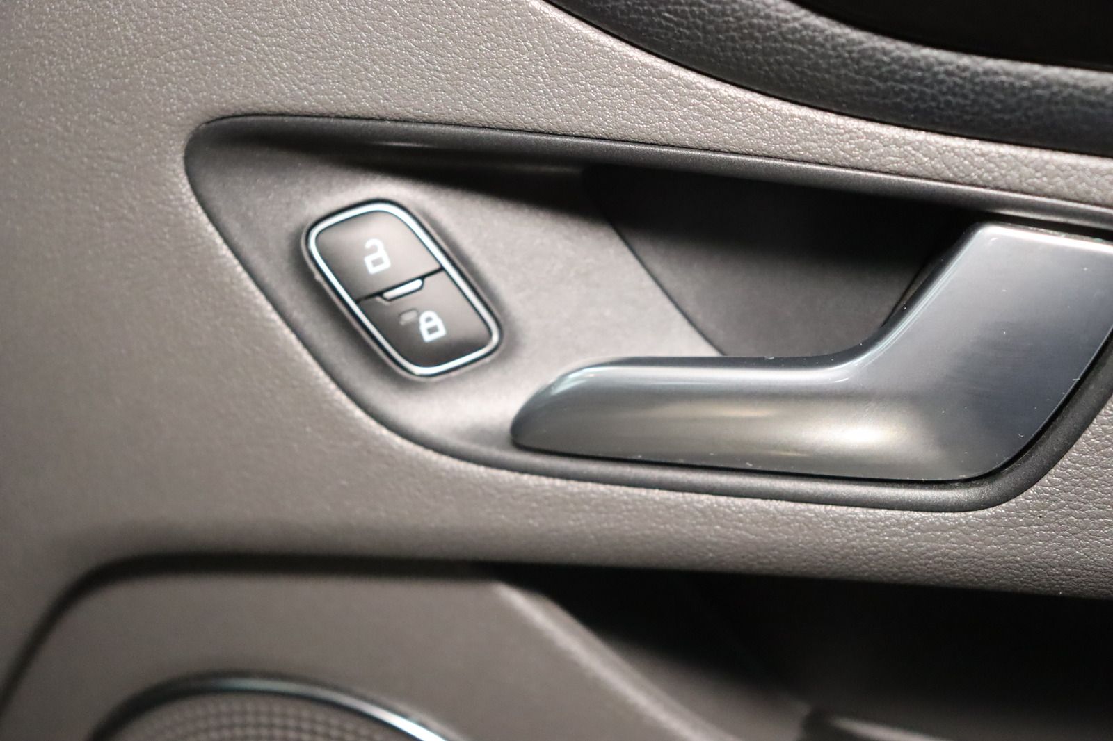 Fahrzeugabbildung Ford Tourneo Custom 2.0 L2 Lang Titanium Black Series