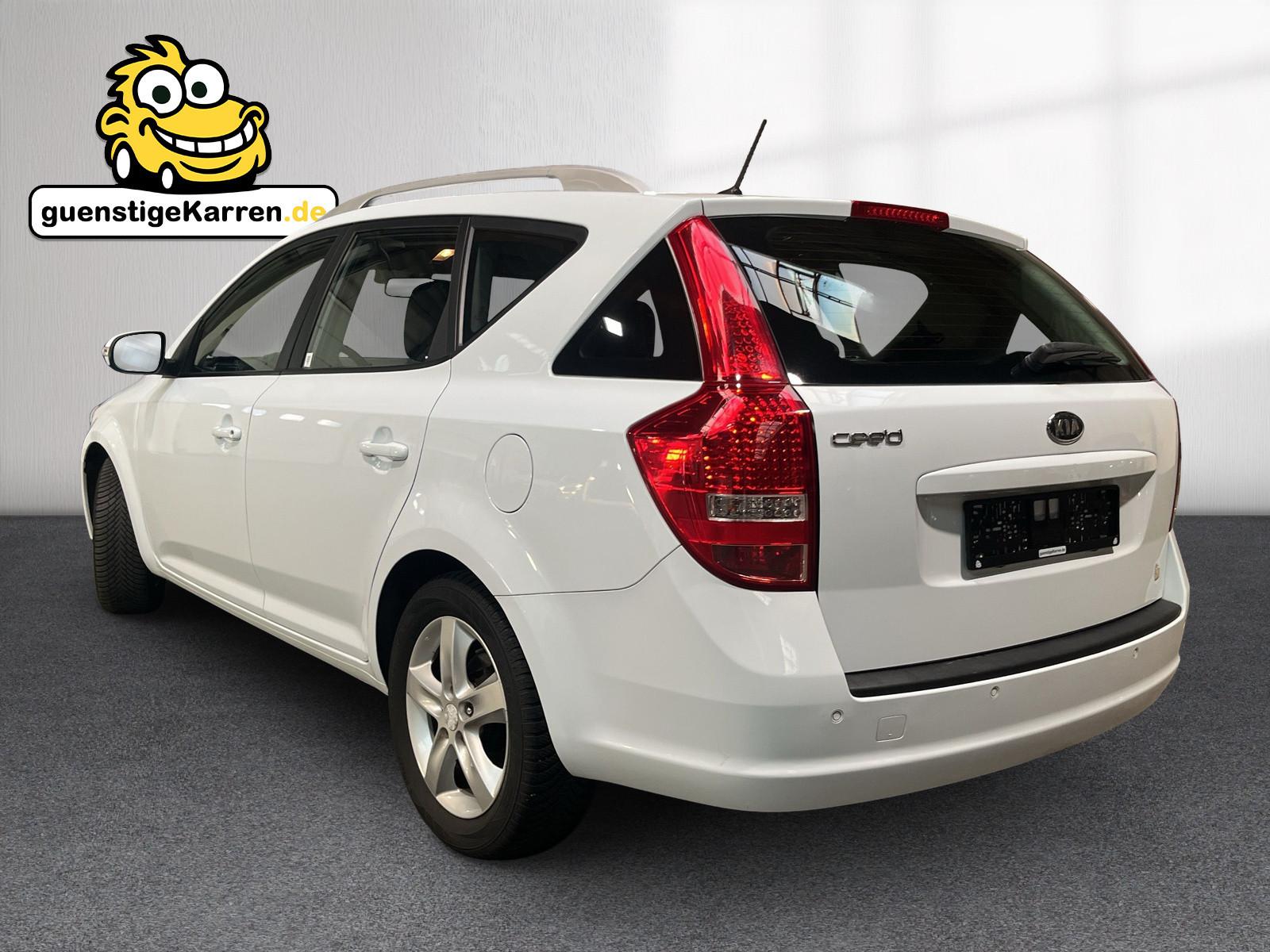Kia cee'd 2011 — салон