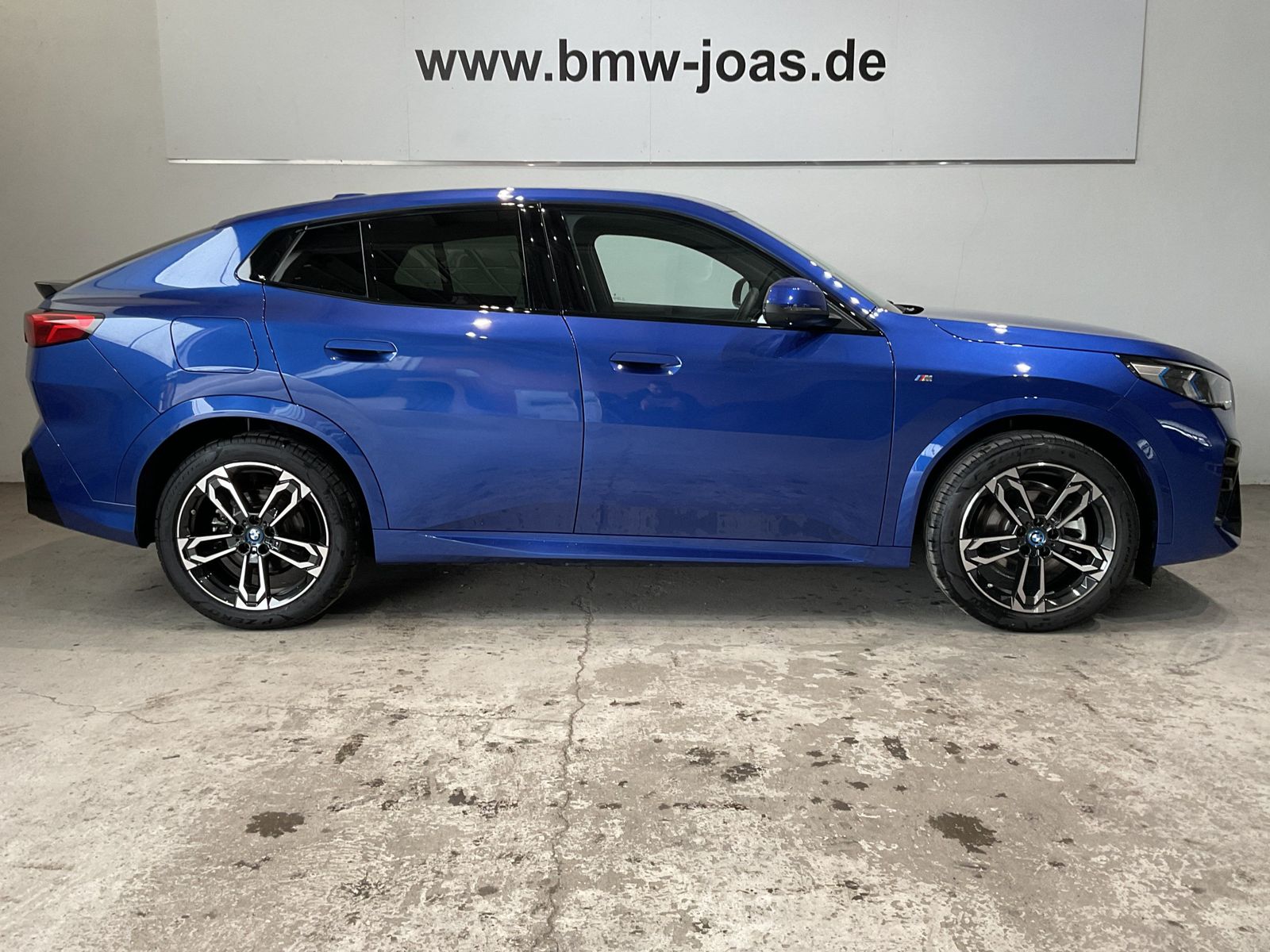 Fahrzeugabbildung BMW iX2 xDrive30 |Aktivsitz |M Sportpaket |Harman Ka