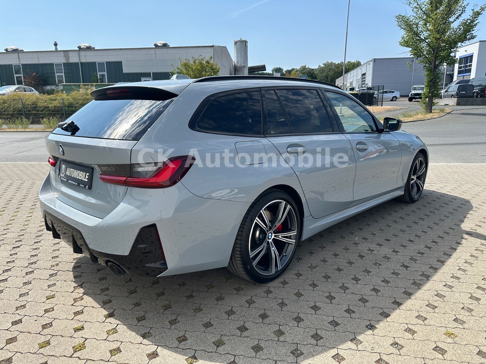 Fahrzeugabbildung BMW 320d xDrive M-Sport/Widescreen/Navi/Pano/LED/AHK
