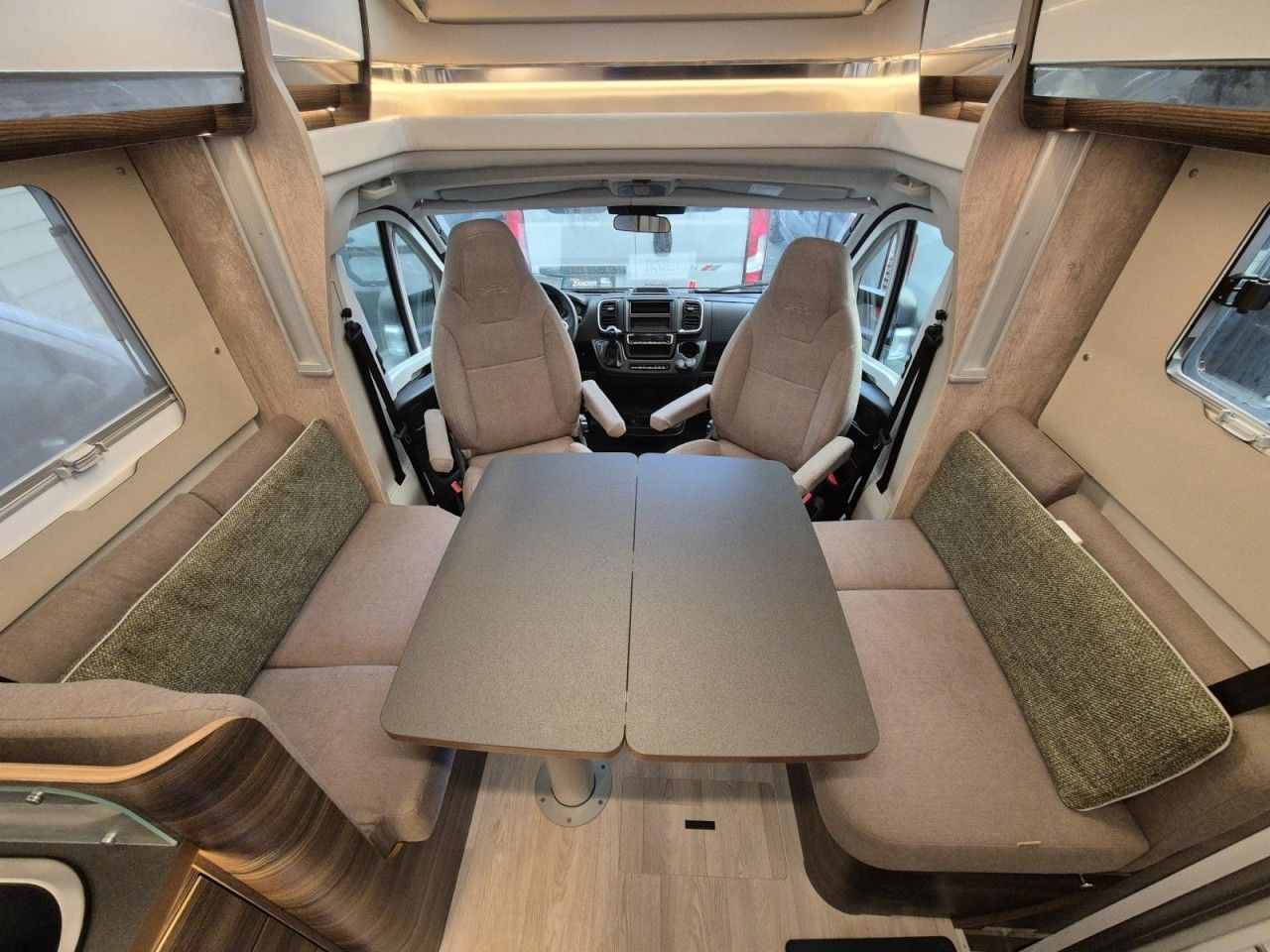 Fahrzeugabbildung Laika ECOVIP L 4009 DS Heavy Klima Radträger Face2Face