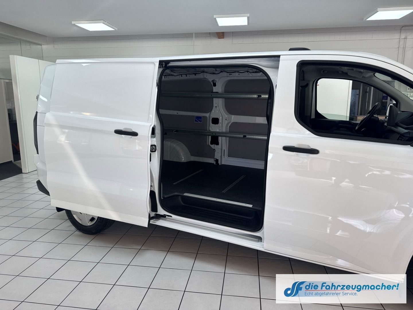 Fahrzeugabbildung Ford Transit Custom Kasten 320 L2 Trend FWD 2.0 EcoBl