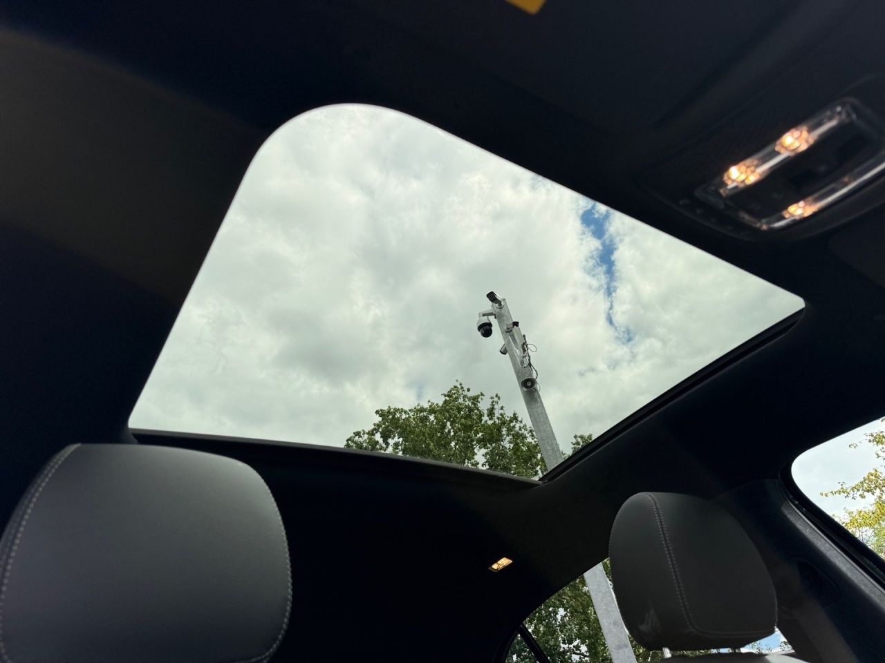Fahrzeugabbildung Mercedes-Benz A 200 PANO+NIGHT+KEYLESS+LHZ+LED+CARPL+KAMERA+++