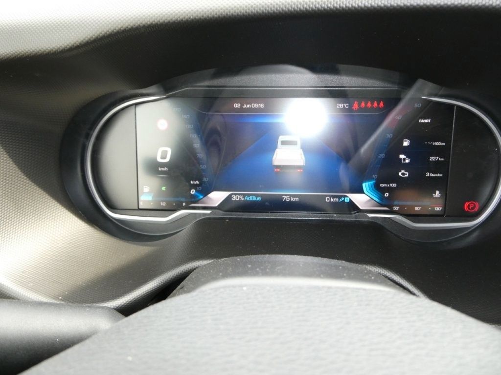 Fahrzeugabbildung Iveco Daily 35S18HD Doppelkabine Standheizung