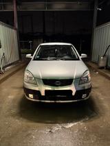 Kia Notverkauf Rio 1.4 Vision ZR+Rollen&WP neu|Klima - gebrauchte Kia Rio aus dem Jahr 2009