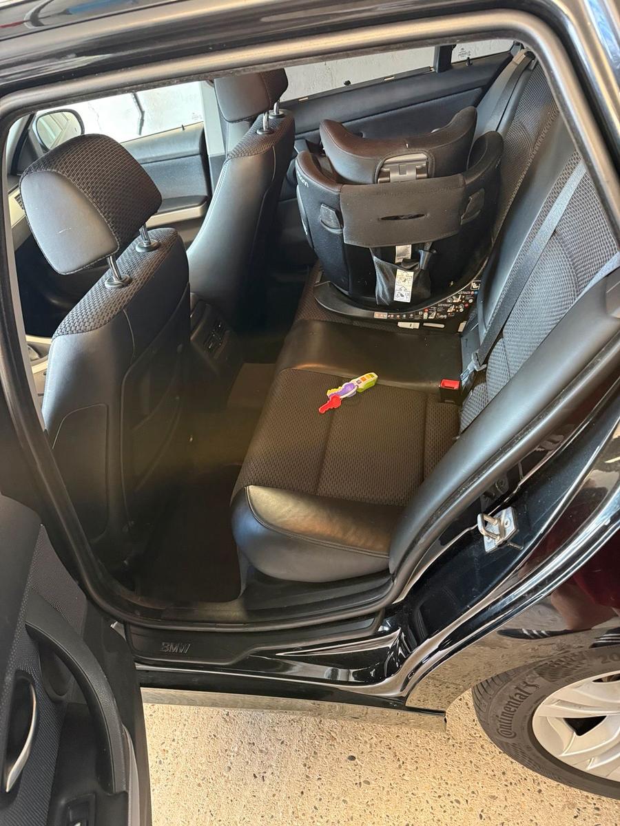 BMW 320 2009 — photo 11