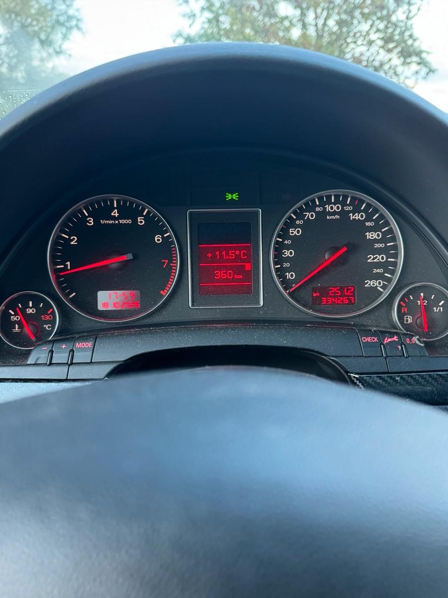 Audi A4 2004 — photo 6