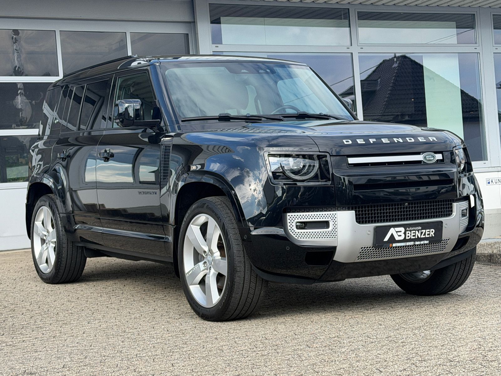 Fahrzeugabbildung Land Rover Defender 110 XS Edition/PANO/AHK/MERIDIAN/3D-KAM