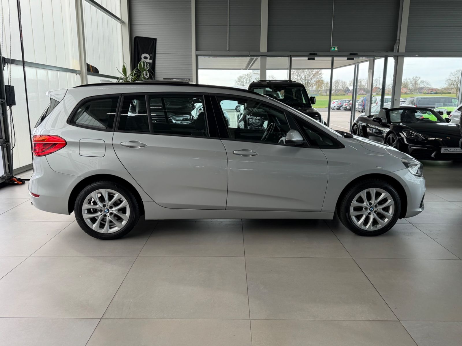 Fahrzeugabbildung BMW 2er Gran Tourer 220d Advantage Business LED