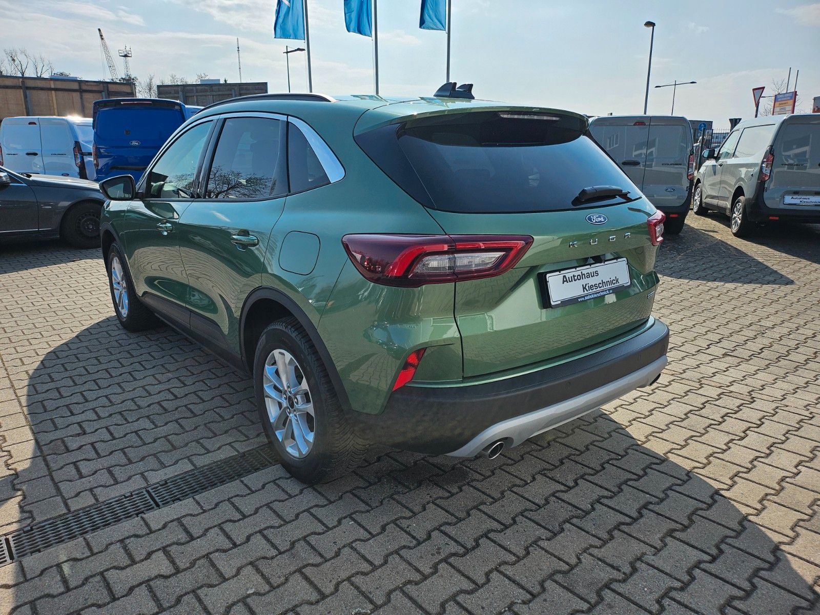 Fahrzeugabbildung Ford Kuga Hybrid Titanium
