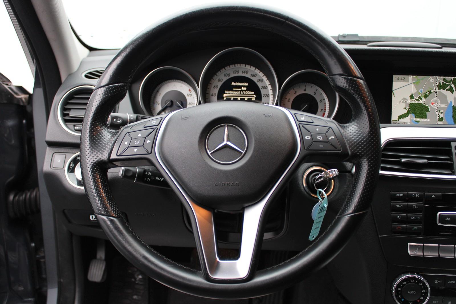 Mercedes-Benz C250 2013 — photo 17