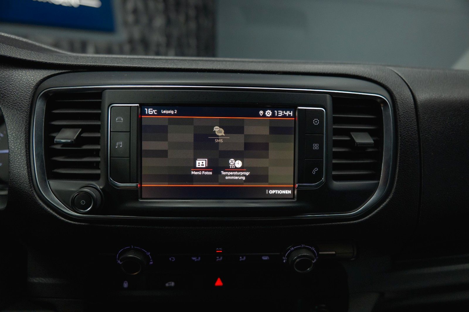 Fahrzeugabbildung Citroën Jumpy Kasten Club M Automatik *Regalsystem*360°*