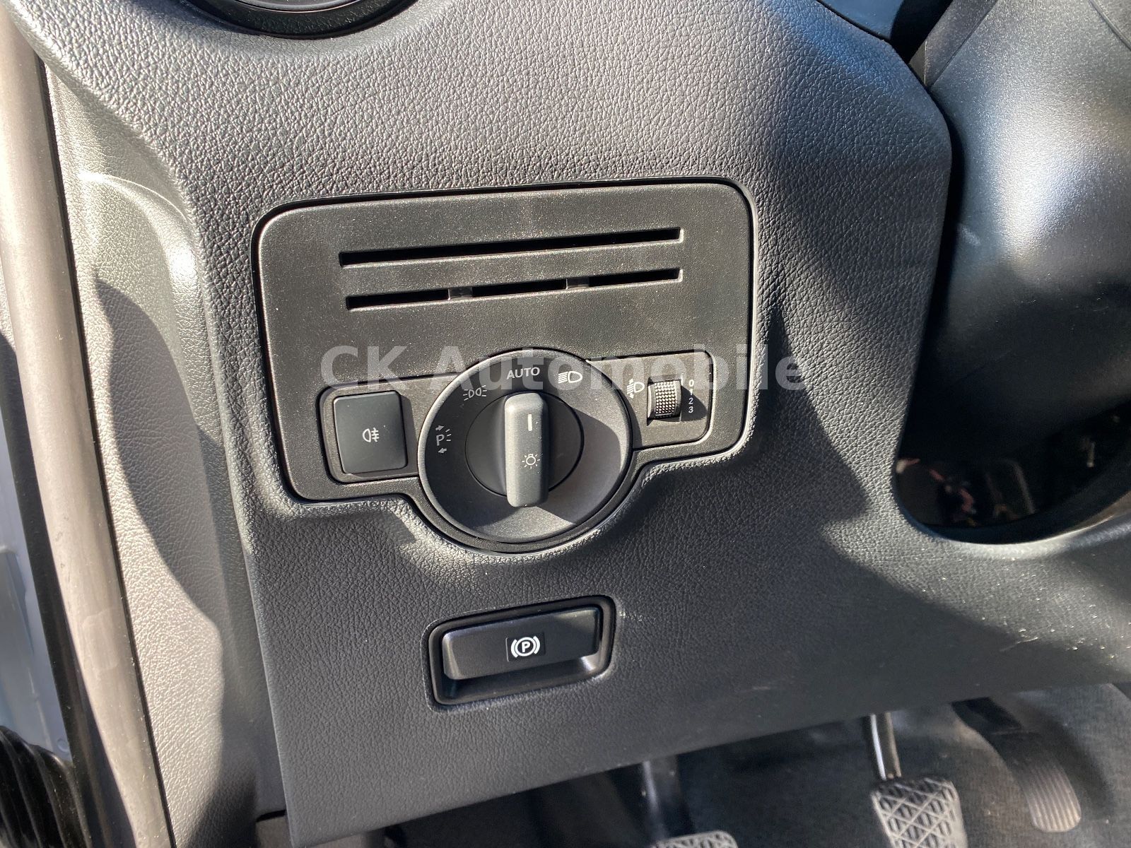 Fahrzeugabbildung Mercedes-Benz Vito Mixto 110CDI Kompakt/5 Sitze/Navi/Klima/AHK
