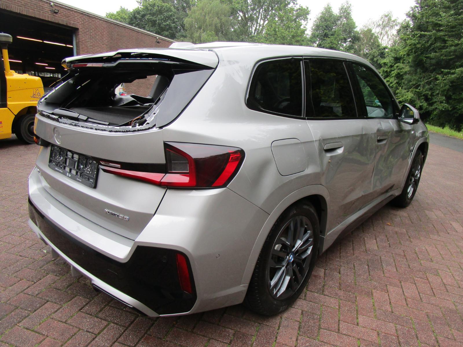 BMW iX1 Baureihe iX1 30 xDrive M Sport 1500 KM 11-23