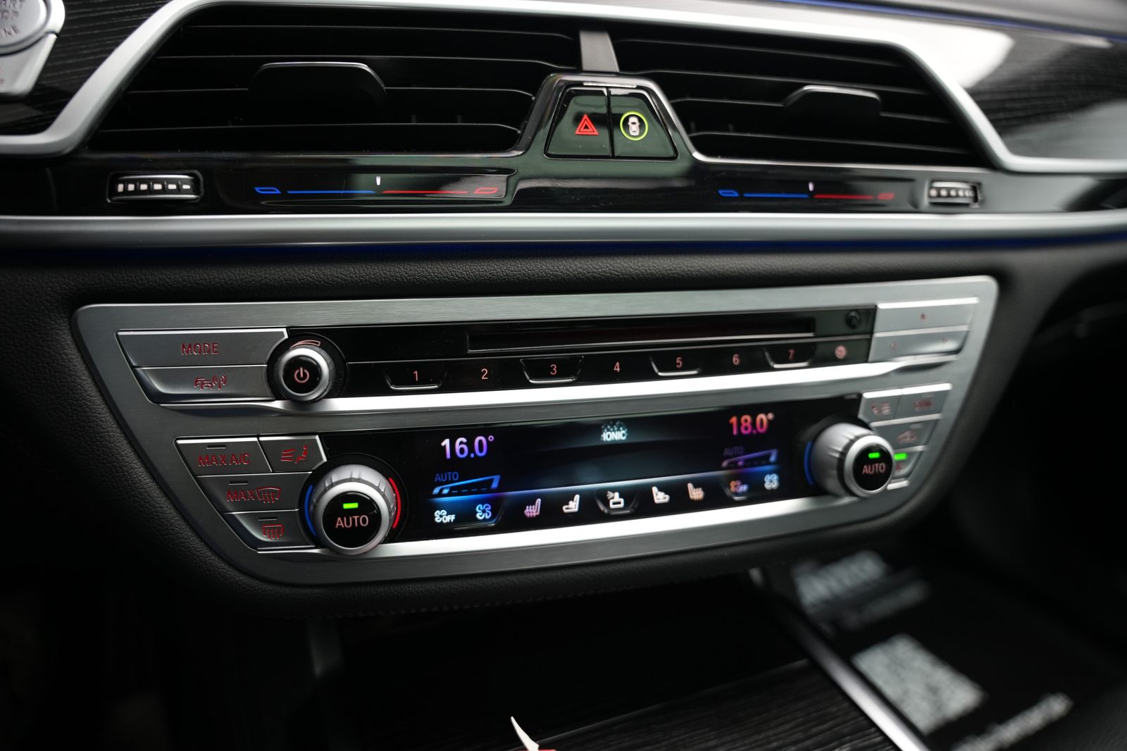 Fahrzeugabbildung BMW 750 750 xDrive*M-Paket*S-Dach*Bowers&Wilkins*HUD