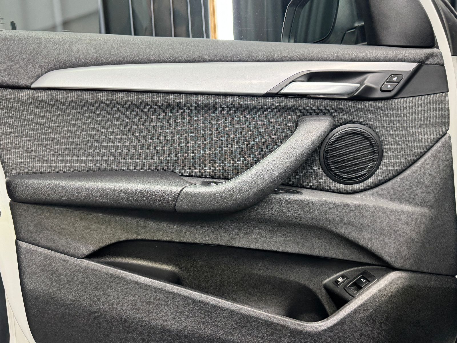 Fahrzeugabbildung BMW X1 xDrive 25e Advantage |AHK|PANO|AUTOMATIK|LED