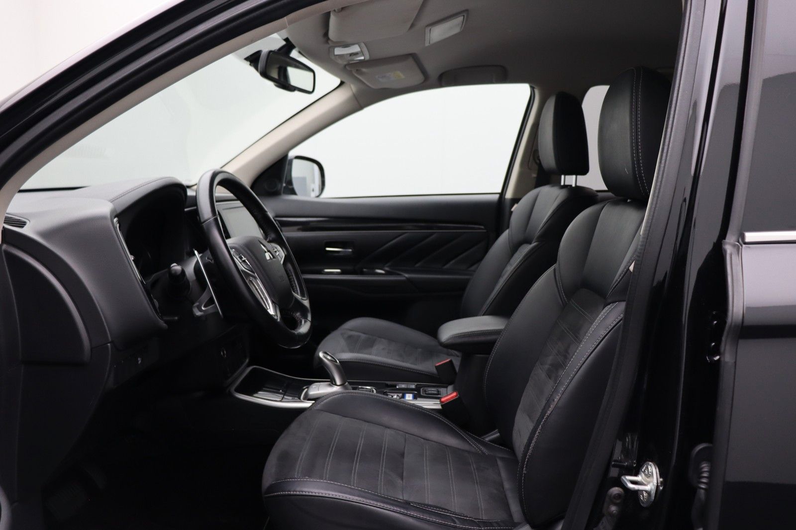 Fahrzeugabbildung Mitsubishi Outlander PHEV 2.4 Basis 4WD