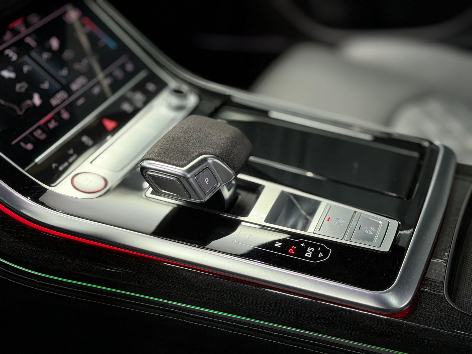 Fahrzeugabbildung Audi SQ8 4.0 TDI quattro|3D BANG&OLUFSEN|RS-SITZE|AHK