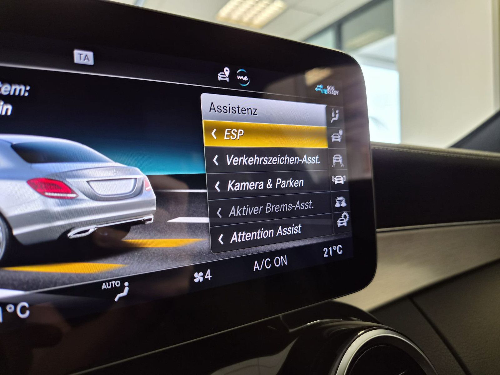 Fahrzeugabbildung Mercedes-Benz C 300 e Limousine/HIGH PERF. / KAMERA / AMG
