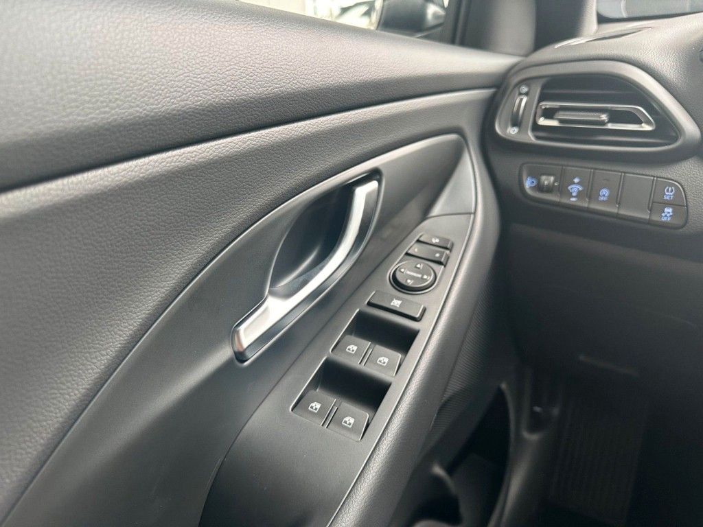 Fahrzeugabbildung Hyundai i30 Advantage 1.0 T-GDI 100PS Navi/SHZ/Kamera