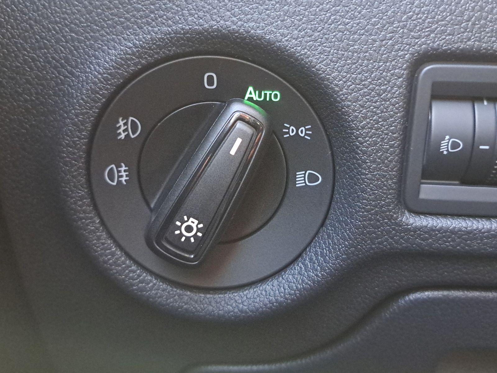 Fabia Selection 1.0 TSI Klima Navi SHZ PDC